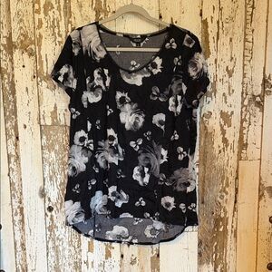 Simply Vera Vera Wang Black and White Floral Tee